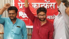 आरा में भाकपा माले प्रत्याशी राजू यादव के साथ जिग्नेश मेवाणी और जेएनयूएसयू अध्यक्ष एन साई बालाजी।