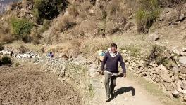 सड़क, पानी, स्वास्थ्य सेवा के बिना रह रहे पहाड़ी गाँव की कहानी 