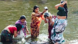 आख़िर क्यों खुले में नहाने को मज़बूर है आधी आबादी!