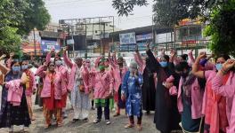 अपनी मांगों को लेकर आंदोलनरत आशा कार्यकर्ताएं 