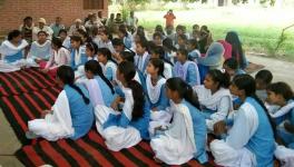 लड़कियों की पढ़ाई पर फुल स्टॉप लगने का ख़तरा बढ़ा