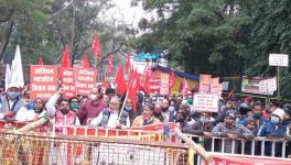 आंदोलनकारी किसानों पर दमन के ख़िलाफ़ सड़क पर उतरे वामदल