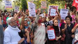  पेट्रोल डील बढ़ती कीमतों के ख़िलाफ़ सी.पी.आई.(एम) का प्रदर्शन
