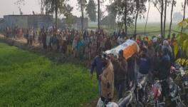 यूपी: किसान के शव को तिरंगे में लपेटकर शव यात्रा निकालने पर परिजनों के ख़िलाफ़ मामला दर्ज