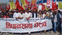मांगने आए रोज़गार, मिली पुलिस की लाठी–पानी की बौछार