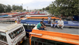 जम्मू-कश्मीर : हड़ताल पर गए ट्रांसपोर्टरों ने यात्री किराया बढ़ाने की मांग की