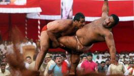 'एकेटी पट' दांव से प्रतिद्वंदी पहलवान को चित करता एक पहलवान। फाइल फोटो साभार: कुश्ती मल्लविद्यालय, सांगली (महाराष्ट्र)