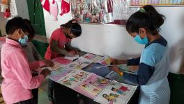 कोरोना की दूसरी लहर आने से पहले जब कुछ दिनों के लिए उत्तराखंड में स्कूल खोले गए तब बच्चों ने महामारी के दिनों पर अपने अनुभवों पर पत्रिका विशेषांक निकाला। फोटो साभार: सबीना खान।