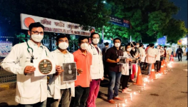एम्स और सफ़दरजंग के डॉक्टरों ने मध्य प्रदेश के डॉक्टरों के समर्थन में निकाला मार्च