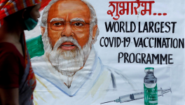 मोदी सरकार के टीकाकरण प्रोपगेंडा को तथ्यों और संदर्भ के साथ समझें