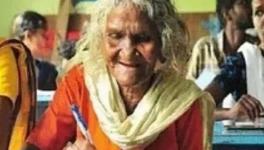 केरल: 105 साल की उम्र में साक्षरता परीक्षा उत्तीर्ण करने वाली भगीरथी अम्मा का निधन