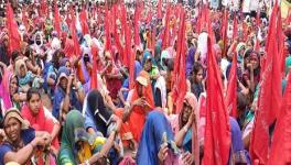 MP: अवैध बेदखली और लूट के खिलाफ आदिवासियों का कलेक्ट्रेट घेराव, कहा- सरकार हमसे सीख ले कानून