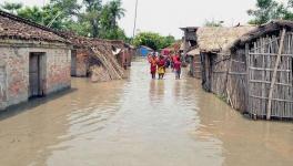 बिहार : न खाद्यान्न और न ईंधन उपलब्ध, छतों और ट्रैक्टर-ट्रॉलियों में ज़िंदा रहने का संघर्ष करते बाढ़ पीड़ित