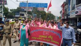 देहरादून में अपनी मांगों को लेकर रैली निकालती आशाएं, फोटो- सत्यम कुमार 
