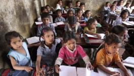 यूपी: प्राइमरी स्कूल के छात्रों को नहीं मिली किताबें और यूनिफ़ॉर्म, अगस्त तक इंतज़ार करने को कहा गया